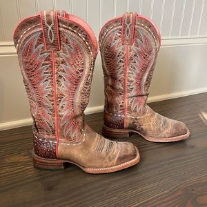 Women’s Ariat Cowboy boots with beautiful coral & teal threading. Size 6.5